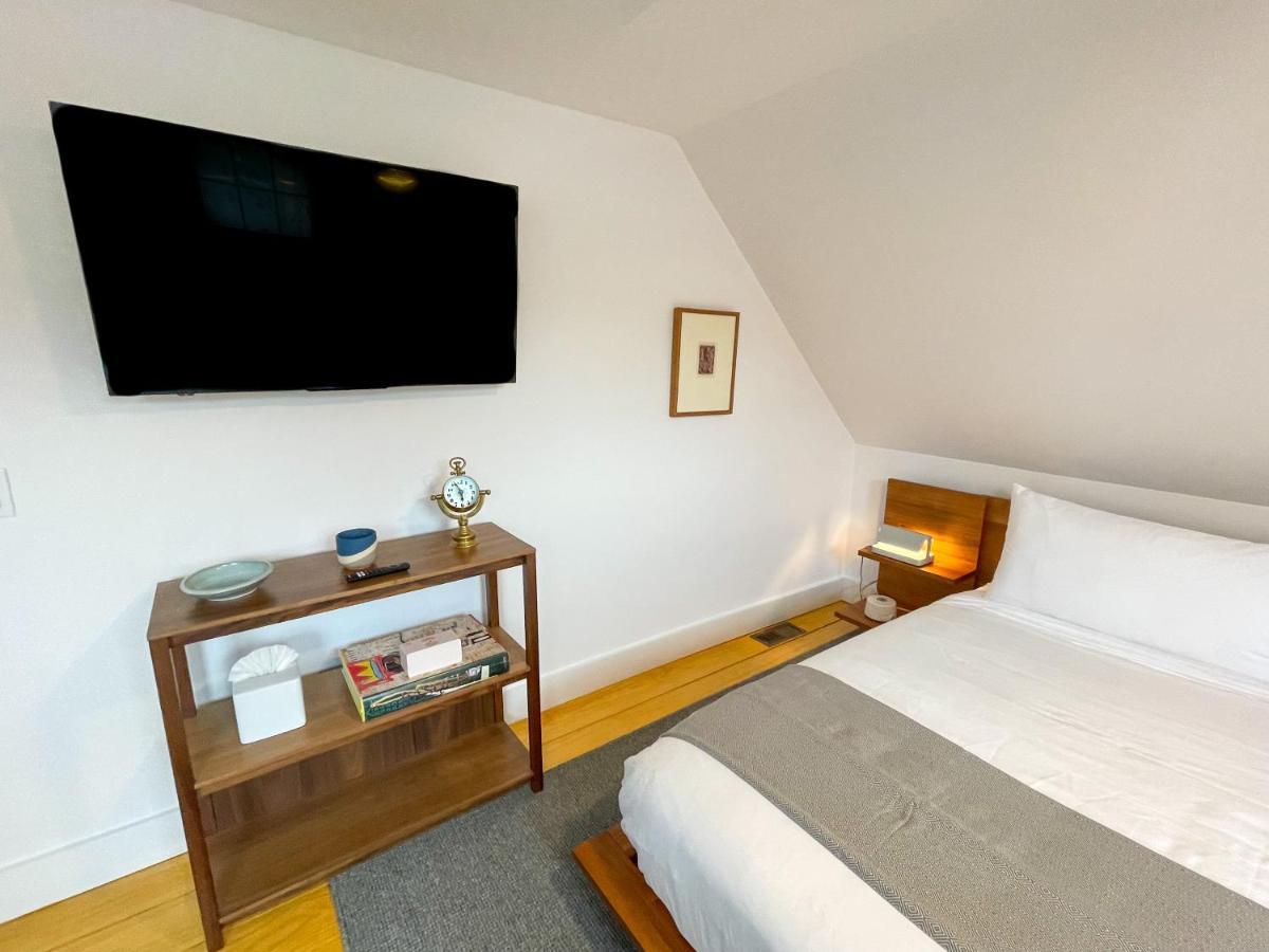 Inn At Cook Street Провинстаун Экстерьер фото