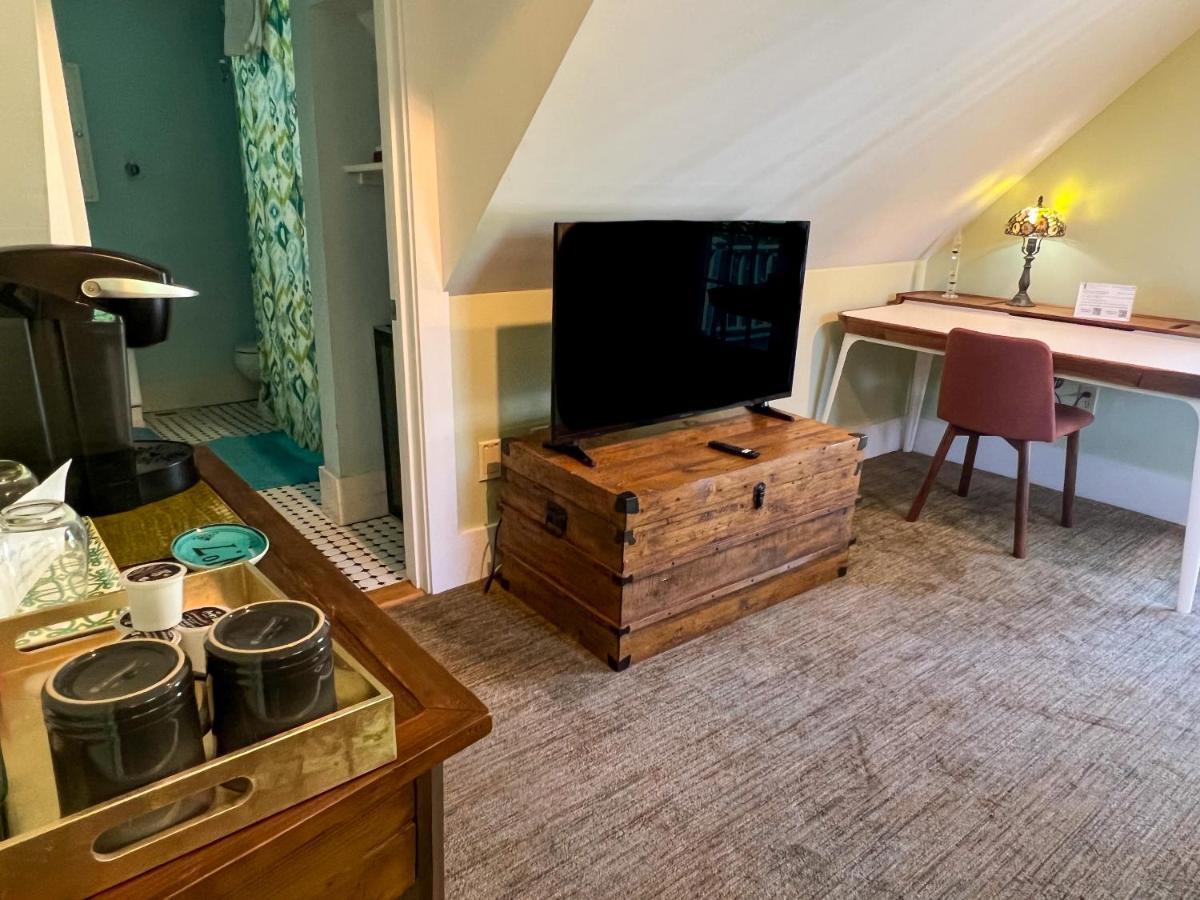 Inn At Cook Street Провинстаун Экстерьер фото